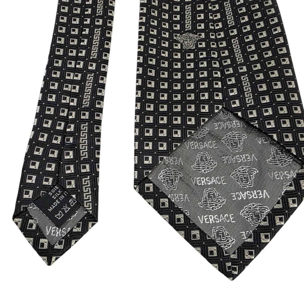 VERSACE Silk Medusa Pattern Mens Necktie Black Gold Made in Italy Luxury‎ Tie